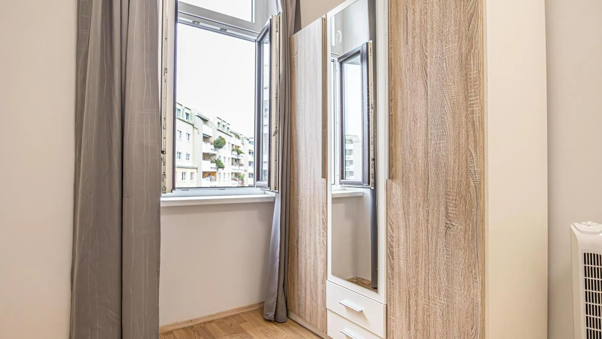 Superb 2Br Apt Very Spacious At The Millenium Tower Vienna 0*,  Austria