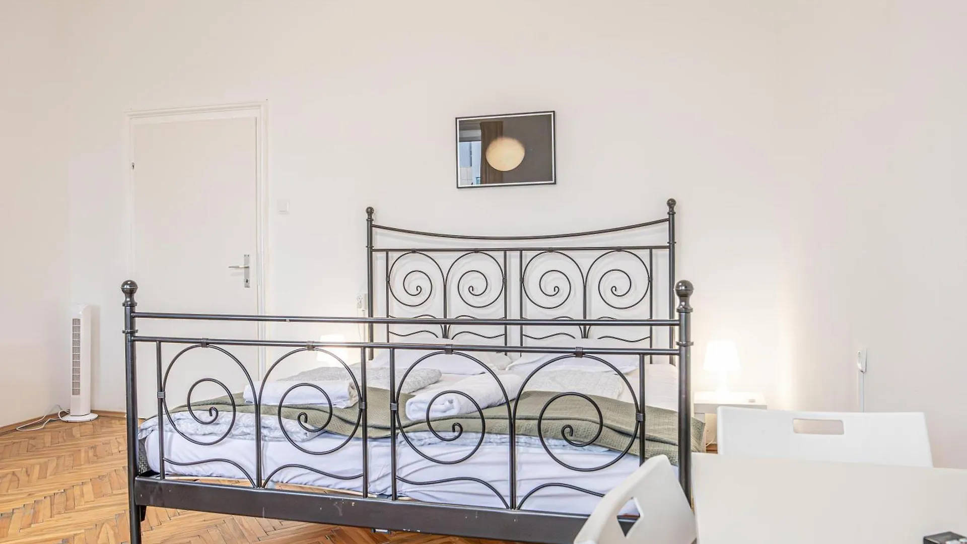 Superb 2Br Apt Very Spacious At The Millenium Tower Vienna